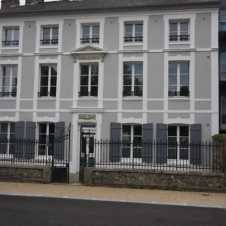 アパート デュ クロ ヴォラン *