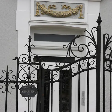 デュ クロ ヴォラン アパート